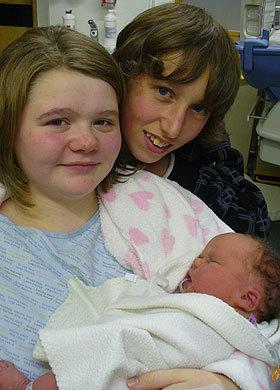 FansGayle's tweet photo. Youngest Parents Ever ▶▶▶ http://t.co/w7rwZTW7M1◀◀◀ http://t.co/NkkRdkjAOT