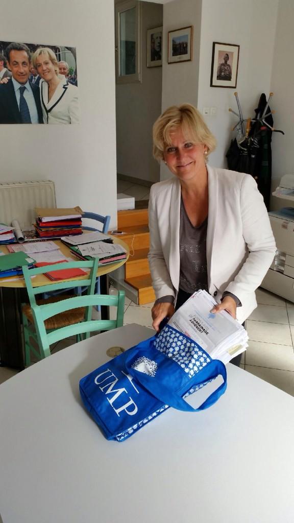 Encore 400 parrainages pour <a href="/NicolasSarkozy/">Nicolas Sarkozy</a> direction le qg de campagne