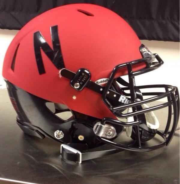 FauxPelini's tweet photo. OK PEOPLE WHICH HELMET SHOULD WE WEAR THIS AWESOME RED ONE OR THIS AWESOME BLACK ONE, WAIT I HAVE AN AMAZING IDEA http://t.co/2PqxOsCl2A