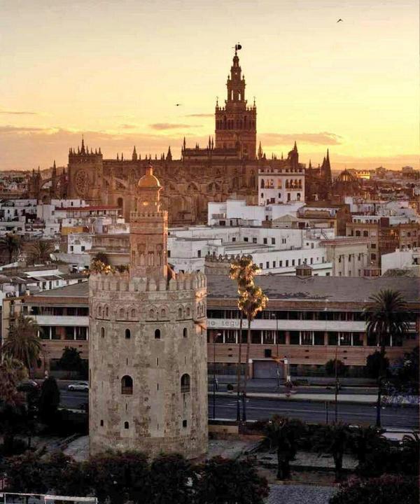 ElCuelloalPalo_'s tweet photo. Sevilla tiene una cosa, que sólo tiene Sevilla... http://t.co/9XeZ8EFjNp