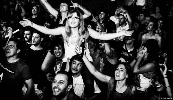 RGiancasproo's tweet photo. . Cómo no vas a querer ... como no vas a querer ver a @blues_motel ? ... Nos vemos el 8 http://t.co/jkTlow25QD