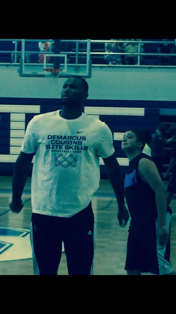 kevinblazona_'s tweet photo. Little Brother taking lessons from Boogie Cousins. #DeMarcusCousins #UnifiedLife http://t.co/CIFFiToarZ