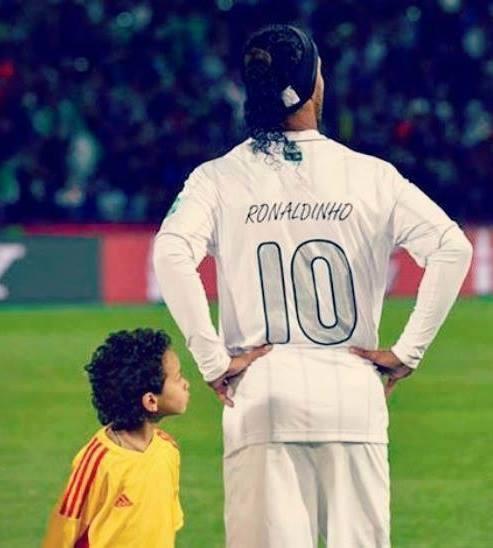 MotivacionesF's tweet photo. “Jueguen por el nombre de al frente de su camiseta y las personas recordaran el nombre de atrás” - Ronaldinho. http://t.co/6aRT6yrHRT