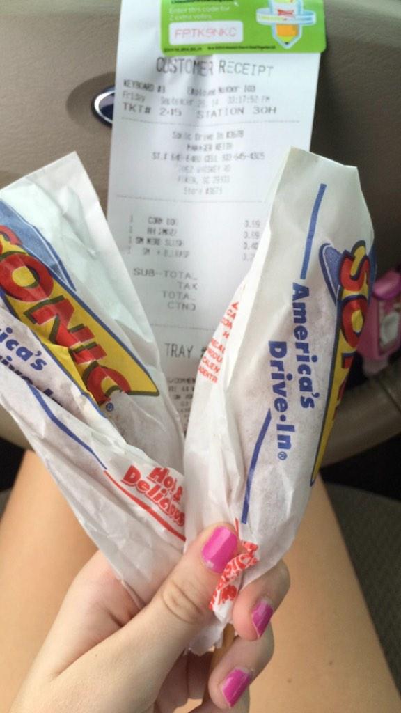 akaTaylorSwift's tweet photo. Shoutout to @sonicdrivein for giving me a free corndog #EXTRAhappyhour http://t.co/o7c7EIezp4