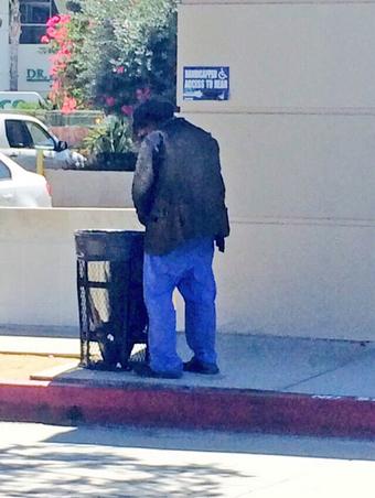 This guy has zero manners http://t.co/Nu2kkhJmnT<a href="/tag/wcw"class="tags"><span>#wcw</span></a>