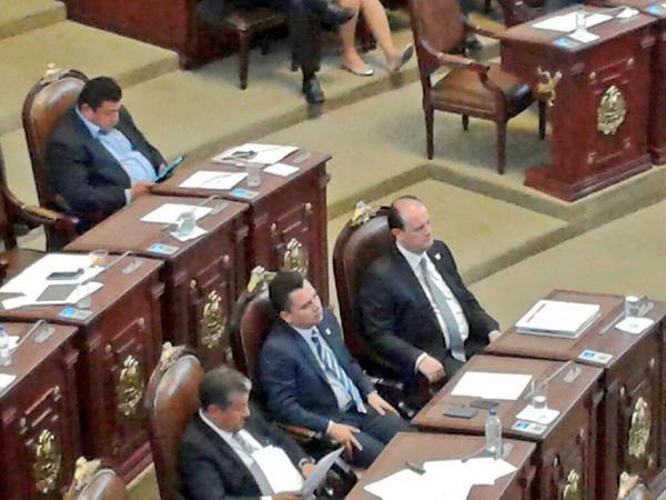 ManuelGranados_'s tweet photo. Posicionaron por @PRI_ALDF @MercadoGFer y del @PANDiputadosDF @oligarza3 Comparecencia @rodolforiosg #2doInformeCDMX http://t.co/yPoW57Dqgh
