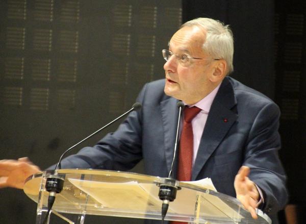 Univ_St_Etienne's tweet photo. L'@Univ_St_Etienne et l'@aejdl recoivent M. Jacques BARROT pour une conférence : "Vers un fédéralisme européen" http://t.co/Mktw5OjzcH