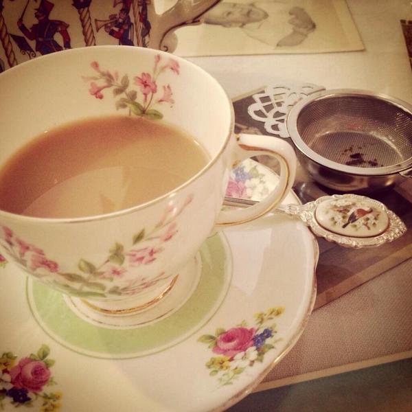 BuntysLincoln's tweet image. "One for you and one for the pot."

#BuntysBlend #Looseleaf #Tea #ThirstAid