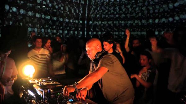OtherlandTO's tweet photo. Are you fucking kidding? http://t.co/10m6Bhxldr @roberthoodUR http://t.co/uvTi4Ey753