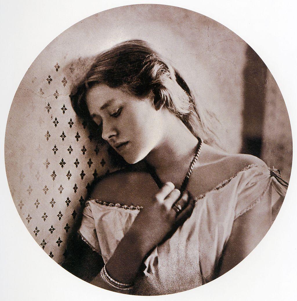 Fascinating Historical Picture of Ellen Terry in 1864 