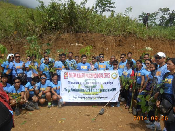 SKPNP's tweet photo. "SKPPO PERS led by PSUPT ALDRIN ABILA, DPDA joins the Treevolution, Greening MINDAnow record breaking attempt." http://t.co/mIn03NiaPt