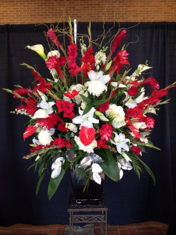 MSUMRegistrar's tweet photo. Thank you to Country Greenery for the gorgeous flowers! #msum #dragonpride #inauguration2014 http://t.co/EoJbD0h7rl
