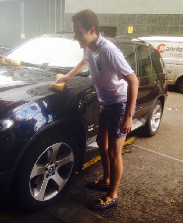 jameswoodman82's tweet image. David's shorts #stoppingtraffic #CelebrateSales2014 @HInnCamdenlock @RedefineBDLSale #Camdencarwash