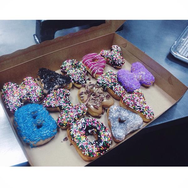 DonutFriend's tweet photo. We make birthdays betterππ» #DFcatering #DIYdonuts #donutfriend #foodtype #vegandonuts http://t.co/T39hELX0FC