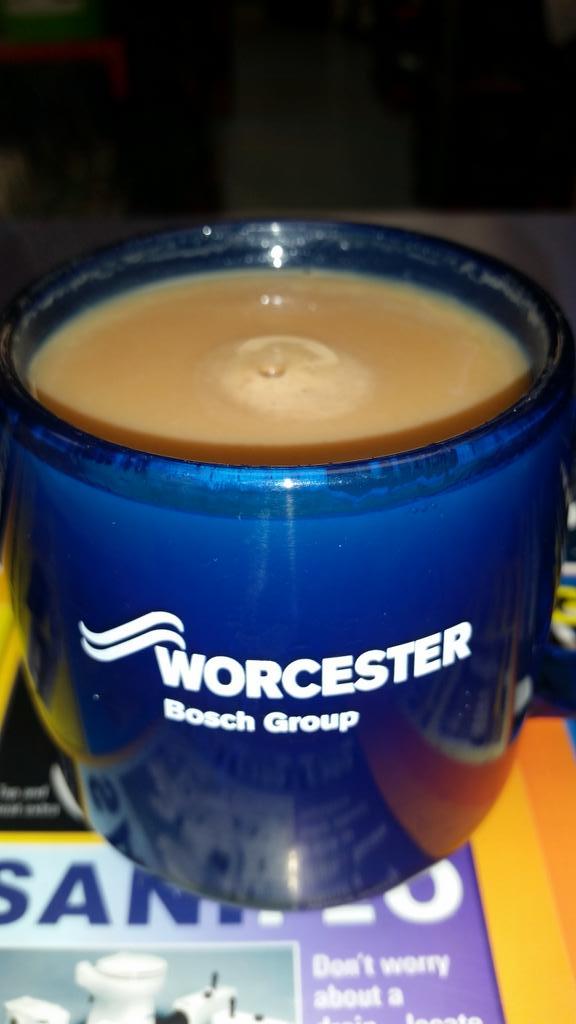 awgheating1's tweet photo. @heatingyourhome tea made by Sam at @HPSMerchant Epsom. It's good, but only a 7.1/10 #plumberstea http://t.co/r96qiHQkwR