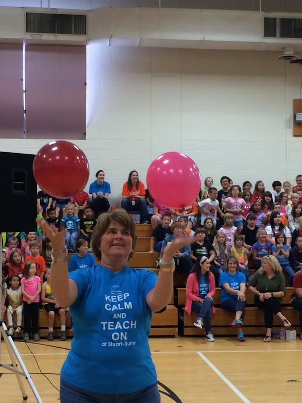 sbes_bobcats's tweet photo. Teachers and Administrators helping celebrate good behavior at SBES today http://t.co/u031sqM4Aq