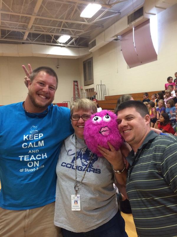 sbes_bobcats's tweet photo. Teachers and Administrators helping celebrate good behavior at SBES today http://t.co/u031sqM4Aq