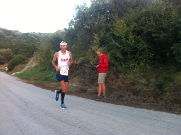 Advendure_Net's tweet photo. 12 h in the race, all is up for grabs! The night descents,runners challenged to keep their spirits high #spartathlon http://t.co/JAID2R9p5c