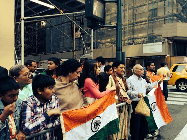 imhope_ny's tweet image. Indians lined up to welcome Modi, me too :) #ModiMeetsAmerica #ModiInAmerica