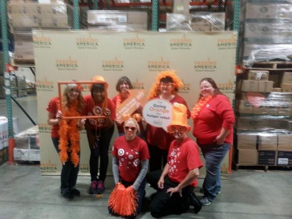 jenn0019's tweet photo. @Aly_McCann @emmamaree71 #TargetVolunteers #D110Rocks http://t.co/PlZ7WCT77p