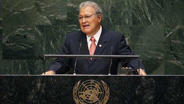NTN24News's tweet photo. [NEWSFLASH] El Salvador - President asks UN for help to stop child migration http://t.co/kkoNFvjCkk
Image: REUTERS http://t.co/KsmVZQTX0t