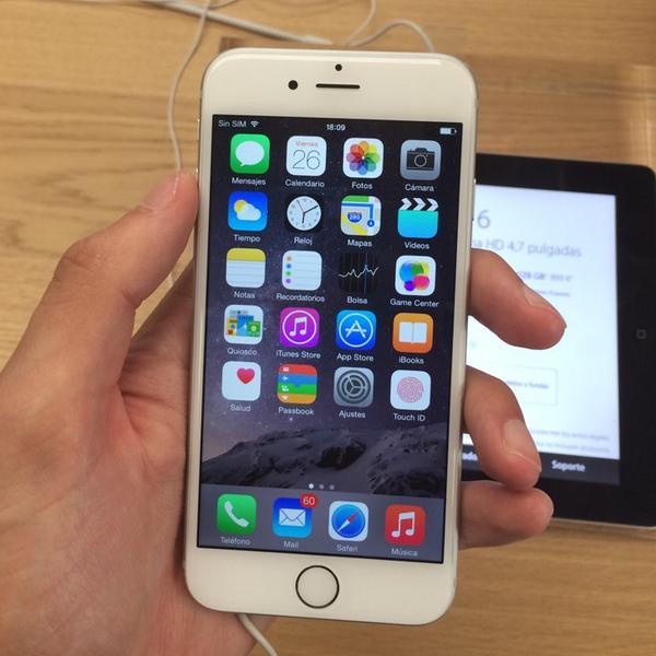 diezgom's tweet photo. Grandiosos dispositivos #iphone6 #iPhone6Plus #AppleStorePuertaDelSol http://t.co/7risPwkenn