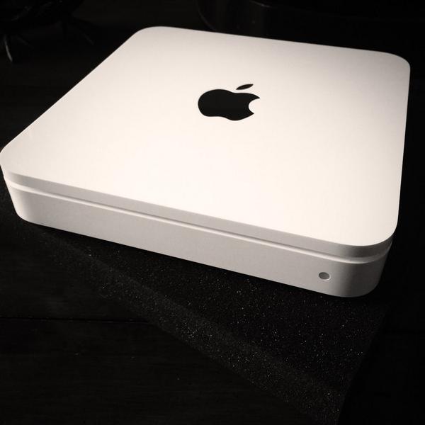 SteKidwell's tweet photo. No wireless ac but it's gorgeous and packs 2TB storage inside! http://t.co/XWZKQpW0O7