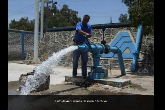 lajornadaonline's tweet photo. Bloquean vecinos de Ciudad Azteca avenida #Central; exigen agua potable - http://t.co/yj9USYMTlW http://t.co/Eb4EKotjwC
