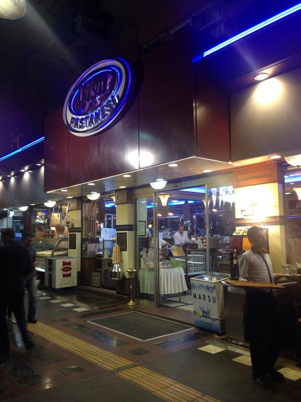 Meşhur Madonun ilk yeri (@ Yaşar Pastanesi in Kahramanmaraş) swarmapp.com/c/8qJKWdYWirL