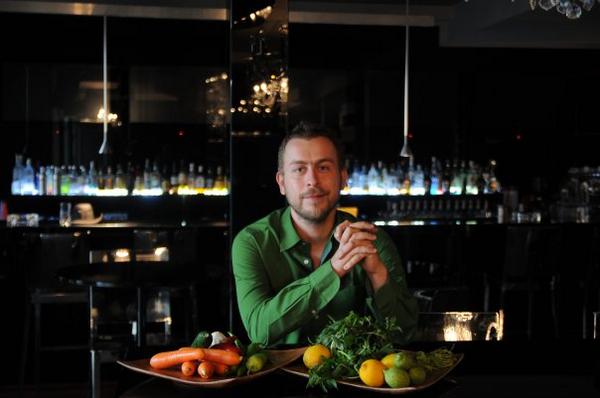 Yarın 22.20'de <a href="/trtokul/">TRT Okul</a>'da müthiş öyküsüyle Seyyah, yazar, aşçı, iktisatçı, yamaç paraşütü pilotu @omurakkor bizimle.