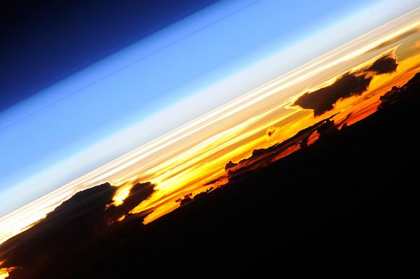 DrFosito's tweet photo. #SalidaSOL desde #ISS .19 Sept 2014, realizada por el Cosmonauta OLEG ARTEMYEV http://t.co/Qws55agnnV http://t.co/lC84xZzEtW