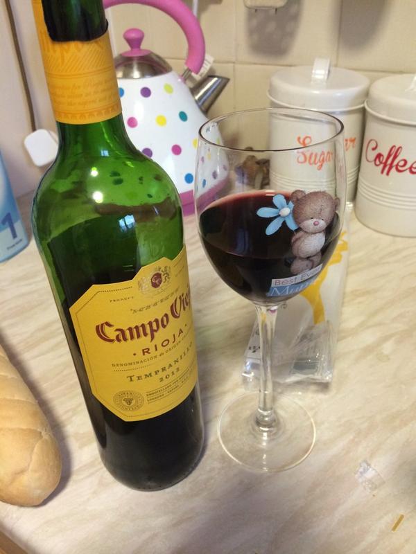 HMY24's tweet photo. Wine time 👍 http://t.co/6NlNdRgPgo