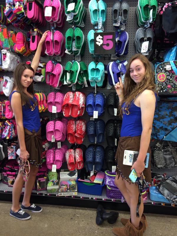hayharm6's tweet photo. Copping some new crocs #TCM #TotalCrocMove #CrocFriday 💯 http://t.co/VMWo5BXXhg