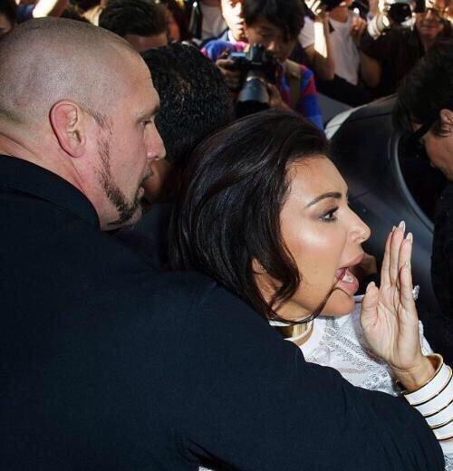 foreverhams's tweet photo. When a banger comes on in the club and you can't find the squad http://t.co/5BD8baNsEc