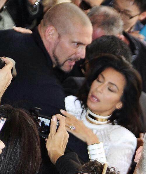 foreverhams's tweet photo. When a banger comes on in the club and you can't find the squad http://t.co/5BD8baNsEc
