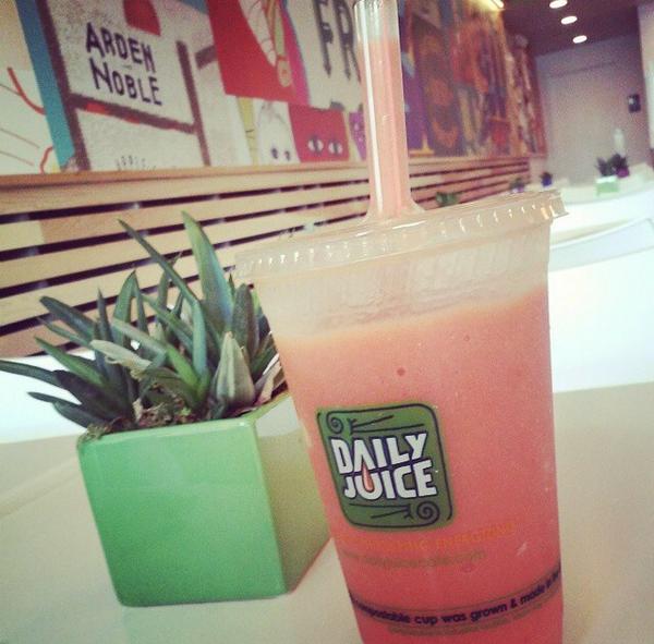 DailyJuiceDFW's tweet photo. Cheers to Friday! 
#Organic #Weekend 

Photo credit : @ozzygeee http://t.co/bULROaXjP6