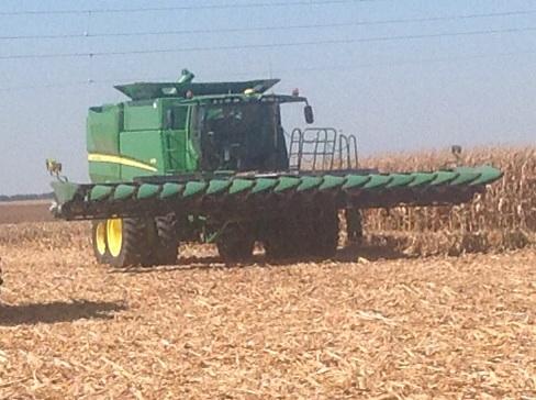 cropjok's tweet photo. Country-where rolling on 20"s has a different meaning #narrowrowcorn http://t.co/1gm1o7llab