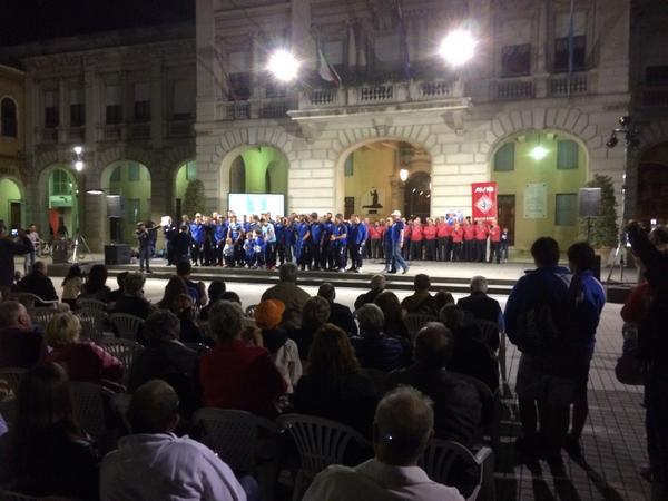 Alexcolle63's tweet photo. Presentazione rugby San Donà stagione 2014-2015 #atlantiscaps #rugbyleague #baseball http://t.co/22SYX1PgsX