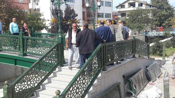 cuneytyemenici's tweet photo. Selcuklu-Osmanlı motifli köprü korkuluklarımız monte edilmeye devam ediyor. http://t.co/8bmacEFOxU