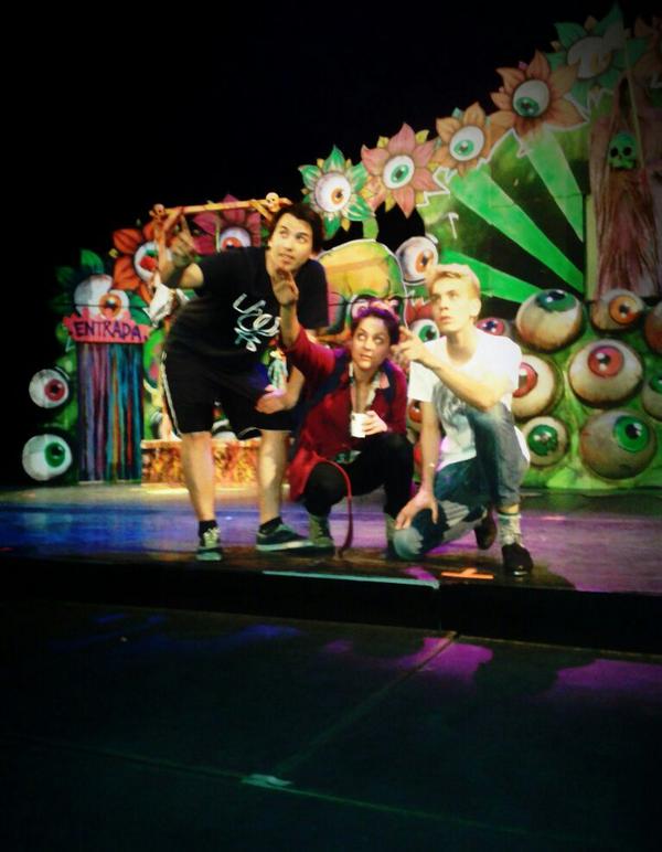 Ultimando detalles para la función de hoy en el TEATRO SAN MARTIN! <a href="/SekuFaillace/">Seku Faillace</a> <a href="/jotapeburgos/">Nove</a> y @diegocoranoria !!