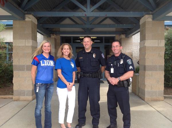 BagdadElem's tweet photo. Bagdad had some special visitors! Chief Minton and Sergeant Mohler from #leanderpd http://t.co/rwYCIICfmN