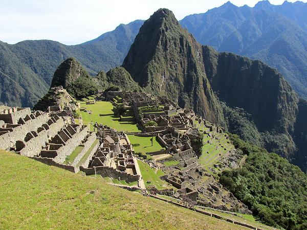 fprever's tweet photo. #MachuPicchu est en granit blanc constitué à 30 % de quartz. S’il y a du quartz, il y a de l’#énergie. #fprever http://t.co/ya0XqfUyUM