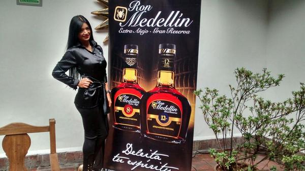 saborcandelaria's tweet photo. @RonMedellín presente en el @museotrajes con Sabor Candelaria http://t.co/VLHscQujTA
