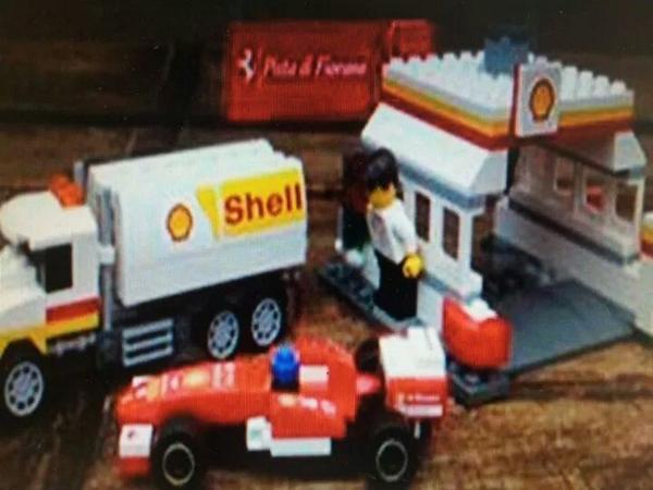 Jacvandorst's tweet image. V.a.1 oktober gaat de Shell Legoactie van start bij Shell Rijen.Europalaan 23.Rijen.