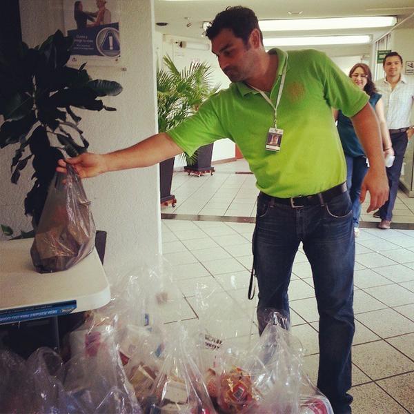 AACabobyBea's tweet image. Donando para los amigos de #loscabos #despensa #colado by emaldi07