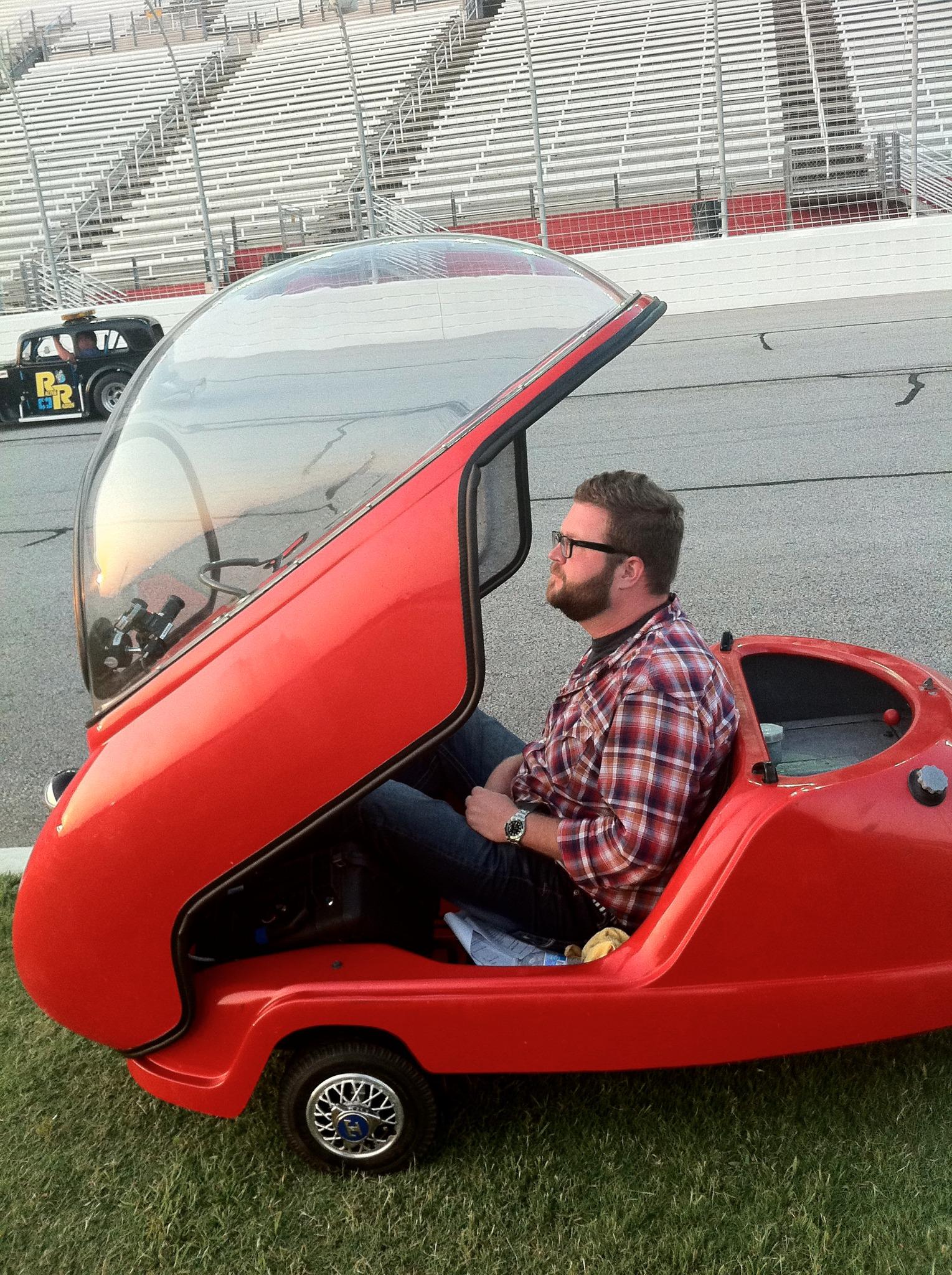 foragte mudder Installation Fast Company on Twitter: "The smallest car in the world is back from the  1960s, and now it's electric http://t.co/OzYwJ8xaRU http://t.co/qgRMGpXmA8"  / Twitter