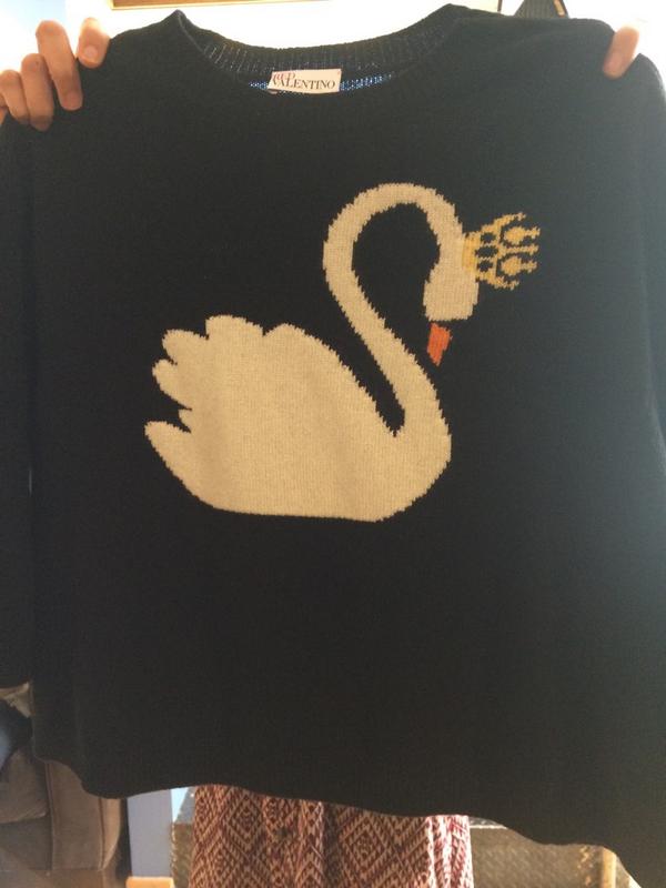 hver barriere Beskæftiget FedEx on Twitter: "Happy SwanQueen Sweater Anniversary! #TBT  https://t.co/MLqWOwyfjB" / X