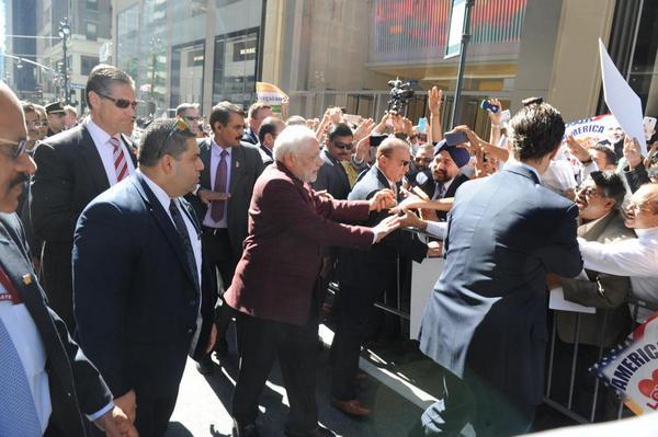PMOIndia's tweet photo. Another photo from New York City. http://t.co/fI04d9SraQ