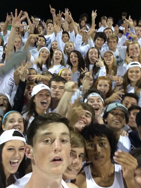 eTruthSports's tweet photo. And the showdown begins. RT @Stauffice: @eTruthSports #GameOn #WhiteOut http://t.co/Z4I9Qn75Kp