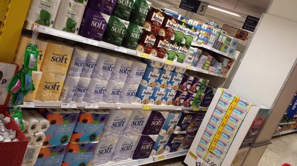 danstradling88's tweet photo. Abergavenny looking sharp ready for sat morning trade. @kniki31 @danbeatlejones @AberMetro http://t.co/XKpwn3bYG8